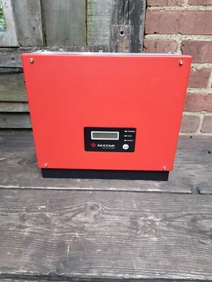 Inversor fotovoltaico Goodwe GW2000-NS UK 2,6 KW solar 2600 vatios y soporte de montaje Foto 1 de 4