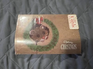 VINTAGE NEW GIBSON CHRISTMAS MOUSE WITH WREATH POSTCARDS PACK OF 25 - Picture 1 of 4