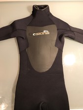 C Skins Legend 5/4mm Junior Back Zip Wetsuit. Excellent Condition M (8-9 Years)