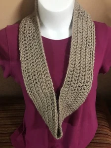 Hecho a mano CIRLE INFINITY CAPUCHA bufanda de ganchillo Beige SUAVE GRUESO Calentador de cuello NUEVO - Imagen 1 de 7