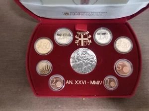 * VATIKAN 2004 PAPST JOHANNES PAUL II Euro-Set / 8 Münzen / Silber Medaille * - Bild 1 von 12