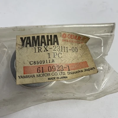 Nuevo de Lote Antiguo Yamaha YTZ250S 86 Tapa Perno 1RX-23111-00 Foto 1 de 3