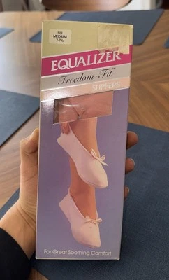 Vintage Equalizer Freedom Fit Satin Bow Slippers Suede Soles NOS Size Medium - Image 1 of 2