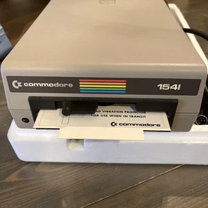 Commodore 1541 Floppy Disk Drive w/ Box, Foam & Cables – Untested Vintage C64 - Zdjęcie 1 z 7