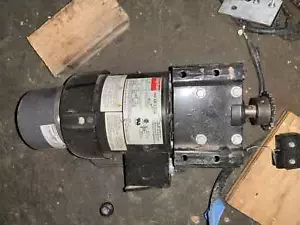 Dayton 6K331 Ac Gear motor w/ Controller , 150.0 In-Lb W Magnetic brake & box - Picture 1 of 8