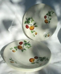 Lovely Matching Set x 4 Mid-Century Modern Apple Design Plates - Picture 1 of 12