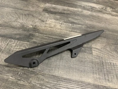 Funda protectora de cadena basculante trasera OEM SUZUKI GSX650F 650 Katana SV650 * Foto 1 de 4