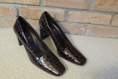 Zapatos de tacón alto para mujer - Cuero marrón patrón cocodrilo - Talla 8 M tacón de 3" Foto 1 de 4