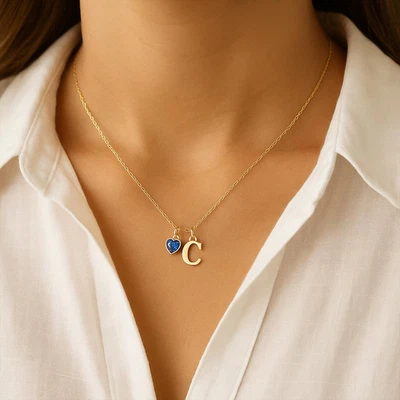 Collar colgante inicial corazón chapado en oro amarillo de 14k piedra de nacimiento simulada de 1 quilate Foto 1 de 4