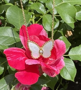 Van Cleef & Arpels 18K Gelbgold Perlmutt Diamant Schmetterling Halskette - Bild 1 von 6