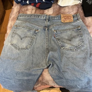 Levi's Herren Größe 34 Hellblau Denim Jeans 501 Straight Fit Button Fly W34 L32 - Bild 1 von 5