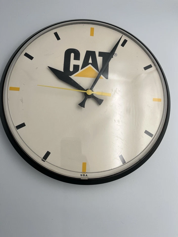 Cat 施工设备 12.5 英寸挂钟(时钟不起作用) — 第 1/1 张图片