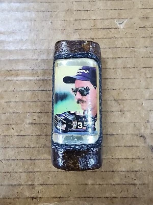 Cubierta de encendedor de cuero hecha a mano Dale Earnhardt Sr Foto 1 de 4