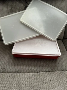 Contenitore rettangolare vintage Tupperware rosso/paprika #290-4 con 3 coperchi 291-10 - Foto 1 di 2