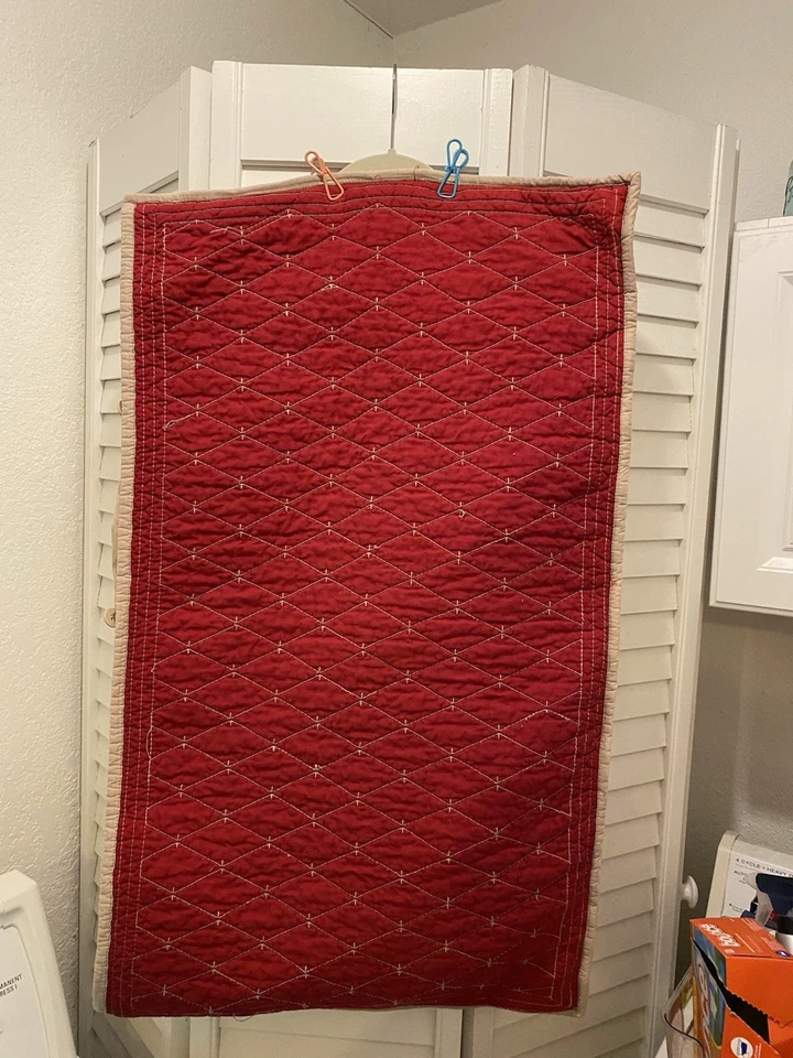 Colección MARTHA STEWART (1) “Colchado Diamante Puntada Almohada Falsa” Rojo Rey Usado en Excelente Condición Foto 1 de 4