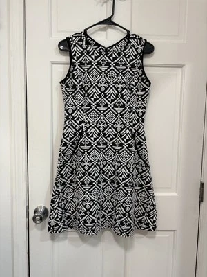 Mini Vestido Sharagano Sin Mangas Línea A Negro/Blanco Bolsillos Azteca Occidental Talla 2 Foto 1 de 4