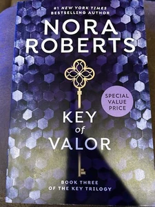Key of Valor by Nora Roberts (2015, Trade Paperback) - Foto 1 di 2