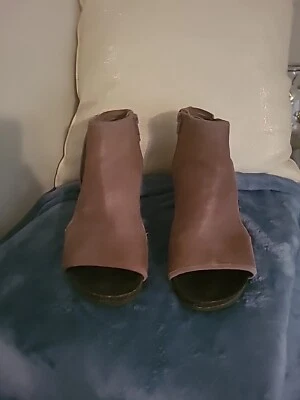 OTBT Free Spirit Sandal Stone Leather Size 9.5M 3.5" Heel - Imagem 1 de 4