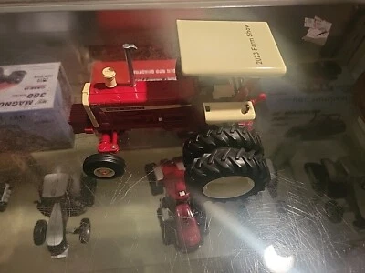 ERTL 1/32 Farmall 1206 w/ ROPS, Rear Dualsh, 2023 Farm Show, 44307-Reg No Box - Image 1 of 4