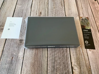 Suntup Press ZOMBIE Joyce Carol Oates Signed Numbered Bookmark SEALED New Foto 1 de 4