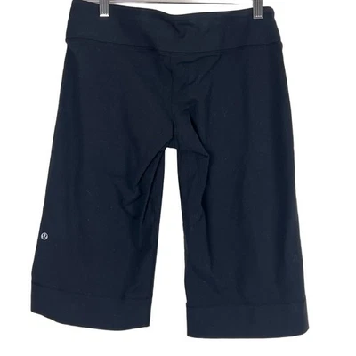 Lululemon Knee Shorts Womens Size 6 Black Athletic Athleisure Yoga Workout - Image 1 of 4