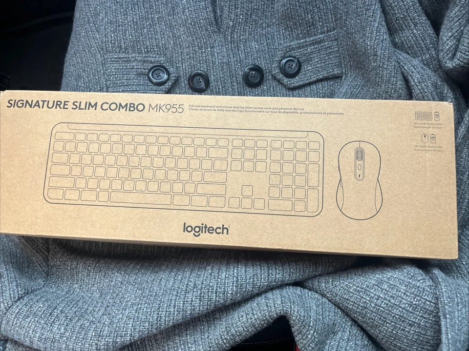 Logitech Signature Slim Combo MK955 Wireless Bluetooth Keyboard/Mouse