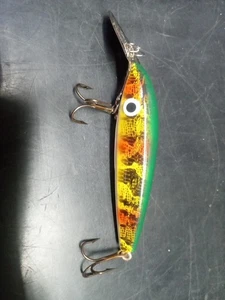 Vintage 3-1/4 Inch Plastic Cisco Kid Fishing Lure Green Yellow Orange 2 Hook - Picture 1 of 8
