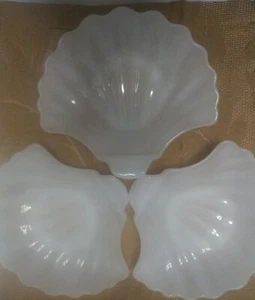 Set Of 3 Anchor Hocking White Glass Shell Shaped Open Candy Dish EUC - Picture 1 of 3