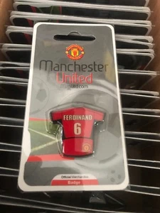 100 x RIO FERDINAND PIN BADGE MANCHESTER UNITED MUFC WHOLESALE MAN UTD OFFICIAL - Picture 1 of 3