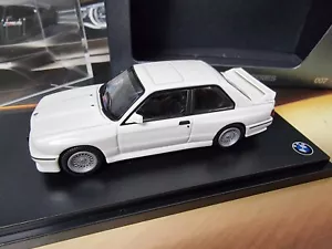 NEW BMW COLLECTION M3 E30 IN WHITE 1:64 IN PRESENTATION BOX 80425B5F650 - Picture 1 of 8