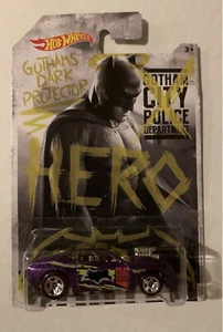 2015 HOT WHEELS BATMAN V SUPERMAN OVERBORED 454 GOTHAMS DARK PROTECTOR HERO - Foto 1 di 3