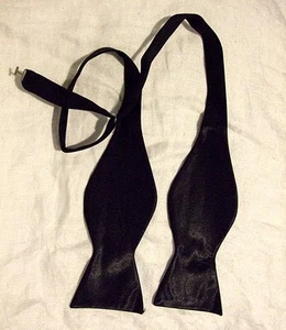*RETRO STYLE & SHAPE BLACK SATIN SELF TIE BOW TIE THINK 007 GOTH EVENING FORMAL - Picture 1 of 1