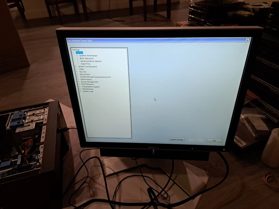 Dell  UltraSharp 2007FPb 20" IPS LCD Monitor 1600x1200  Retro Gaming + Speaker  - Image 1 of 4