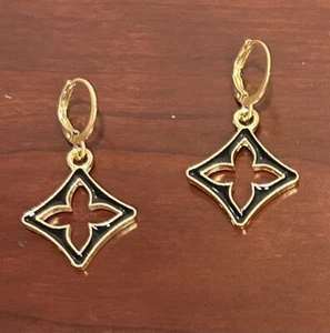 BLACK ENAMEL DIAMOND STAR CLOVER YELLOW GOLD TONE DANGLE LEVER BACK EARRINGS 1PR - Picture 1 of 7