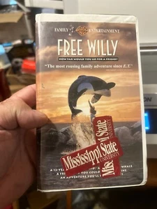 1993 "Free Willy" VHS in Plastic Clamshell Box Looks Very Very Nice - Picture 1 of 3