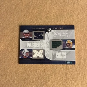 2008 SPX WIN TRIOS /99 MAGLIA RELIQUIA TOM BRADY BRETT FAVRE PEYTON MANNING - Foto 1 di 2