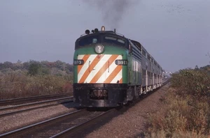 JT Original Slide BN Burlington Northern E9Am #9913 w/Commuter Train in 1982 - Picture 1 of 1