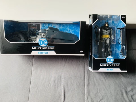 McFarlane Toys DC Multiverse Batcycle-Batman White Knight Cover