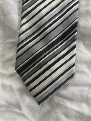 Corbata de cuello de seda gris crema con detalles verdes Daniel Hechter para hombre excelente Foto 1 de 4