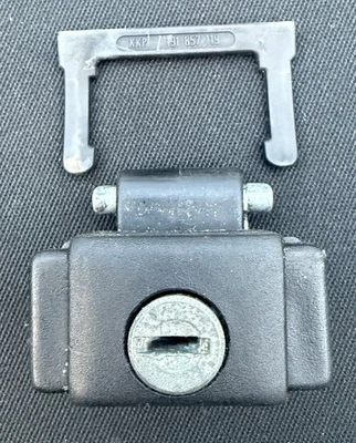 VOLKSWAGEN Mk2 Golf Jetta Early Eurovan Guantera Pestillo/Bloqueo con Clip 191857131 Foto 1 de 4