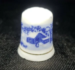 VTG. FARM WINTER SCENE THIMBLE - FARMHOUSE BARN - 1979 PORCELAIN - Picture 1 of 2
