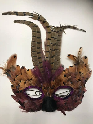 Maske aus Federn und Pailletten - Bild 1 von 3