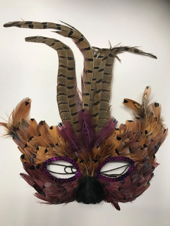 Maske aus Federn und Pailletten - Bild 1 von 3