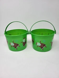 2 canastas de plástico con asas de Papá Noel reutilizables verdes de 1/2 galón - Imagen 1 de 6