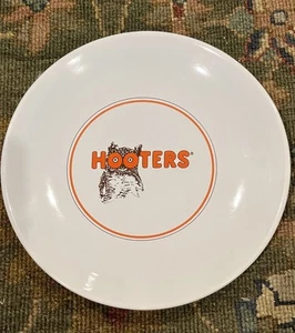 Hooters 8.5" round Ceramic White Serving Platter Plate Tray Dish used - Picture 1 of 3