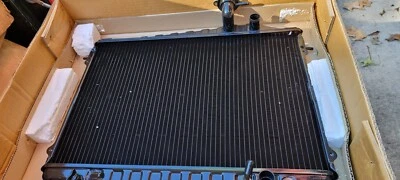 Radiador genuino Honda Civic 2001-2004 Foto 1 de 4
