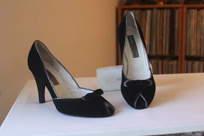 Marc Jacobs Black Velvet 3 3/4 " Heel Peep Toes Pumps Size 8.5 M Made In Italy - Image 1 of 4