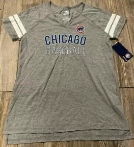 NWT Womens Chicago Cubs Cute Heather Gray Split V-Neck Logo Shirt Size Small - Picture 1 of 3
