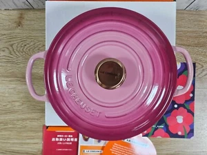 Le Creuset Signature Cocotte 20cm 7-3/4" 2-3/4qt BEERE Kupfer Knopf Gusseisen Neu im Karton - Bild 1 von 13