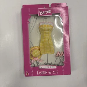 Ropa vintage Barbie Boutique Fashion Avenue 18126 en caja original - Imagen 1 de 2